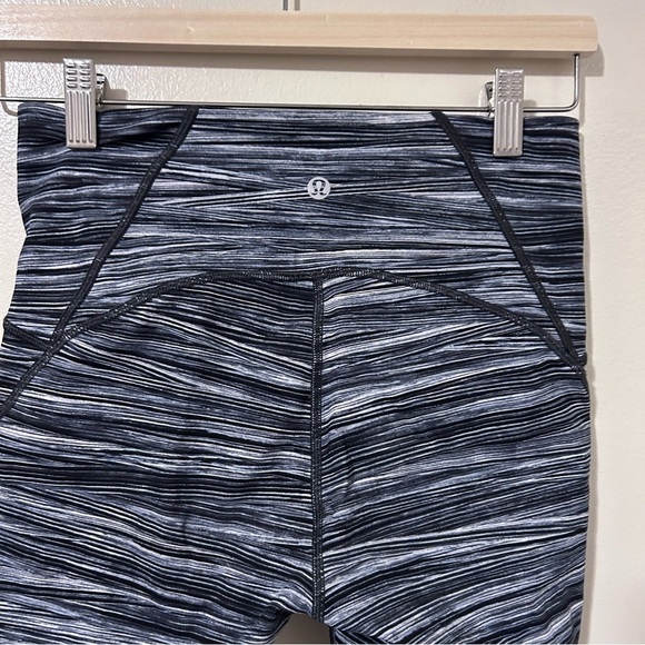 Lululemon Train Times 7/8 Pant *25 Low Tide Black White Size 6 - Picture 4 of 8